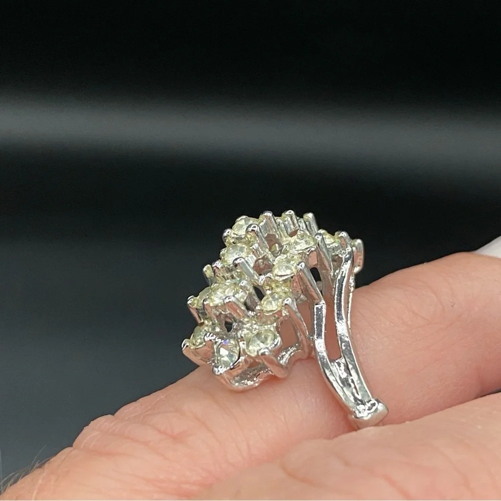 Vintage 18kt Rhodium Plated Tiered Cluster Ring with Clear Rhinestones